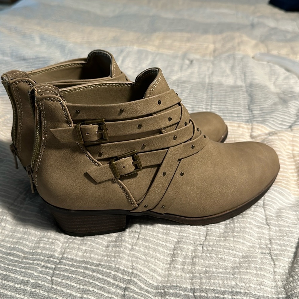SO Low Cut Boot. Never Worn! Size 8.
